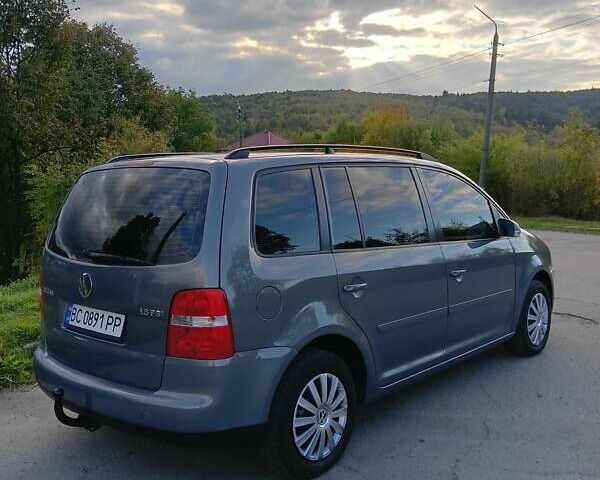 Серый Фольксваген Туран, объемом двигателя 1.6 л и пробегом 235 тыс. км за 4999 $, фото 4 на Automoto.ua