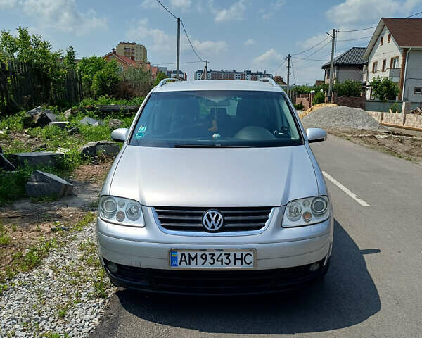 Серый Фольксваген Туран, объемом двигателя 2 л и пробегом 259 тыс. км за 5600 $, фото 25 на Automoto.ua