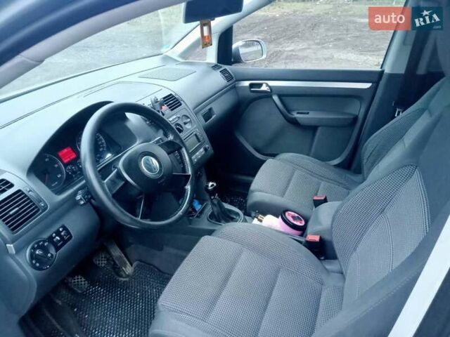 Серый Фольксваген Туран, объемом двигателя 1.9 л и пробегом 325 тыс. км за 5650 $, фото 6 на Automoto.ua