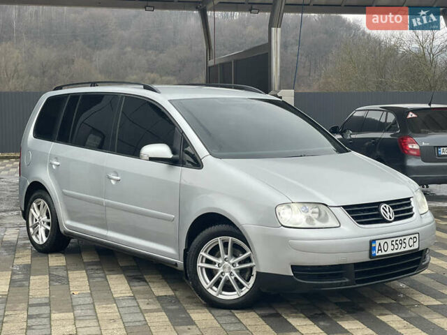 Серый Фольксваген Туран, объемом двигателя 1.9 л и пробегом 290 тыс. км за 4600 $, фото 3 на Automoto.ua