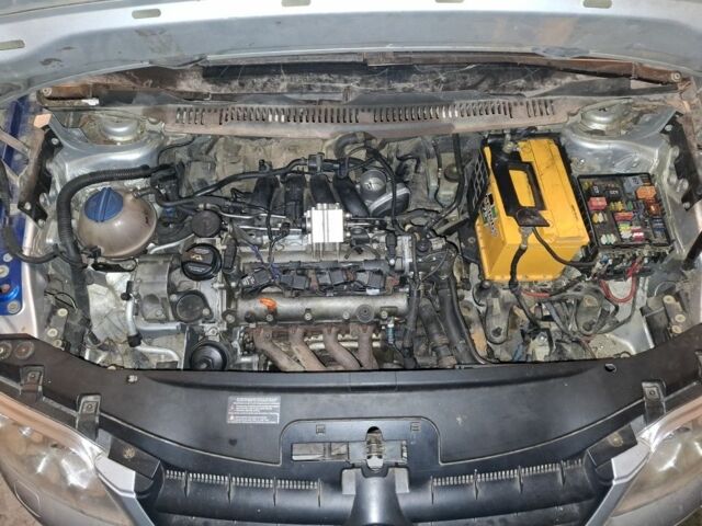 Серый Фольксваген Туран, объемом двигателя 1.6 л и пробегом 240 тыс. км за 900 $, фото 5 на Automoto.ua