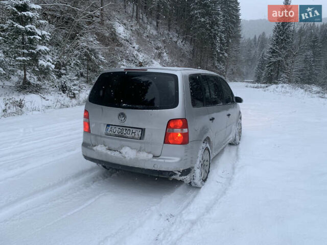 Серый Фольксваген Туран, объемом двигателя 1.6 л и пробегом 250 тыс. км за 3650 $, фото 2 на Automoto.ua