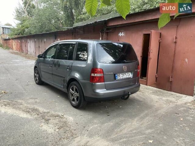 Серый Фольксваген Туран, объемом двигателя 1.6 л и пробегом 270 тыс. км за 5100 $, фото 3 на Automoto.ua