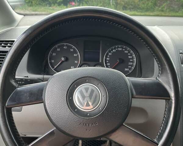 Серый Фольксваген Туран, объемом двигателя 1.6 л и пробегом 185 тыс. км за 5999 $, фото 26 на Automoto.ua