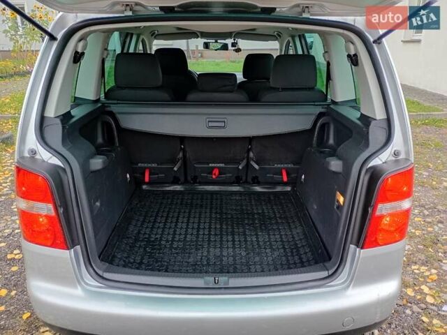 Серый Фольксваген Туран, объемом двигателя 1.6 л и пробегом 146 тыс. км за 4800 $, фото 11 на Automoto.ua