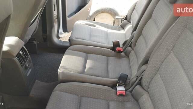 Сірий Фольксваген Туран, об'ємом двигуна 1.6 л та пробігом 261 тис. км за 5200 $, фото 4 на Automoto.ua