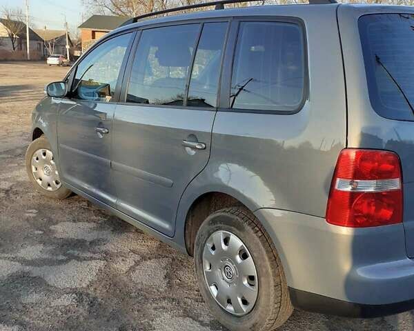 Сірий Фольксваген Туран, об'ємом двигуна 1.6 л та пробігом 256 тис. км за 5222 $, фото 2 на Automoto.ua