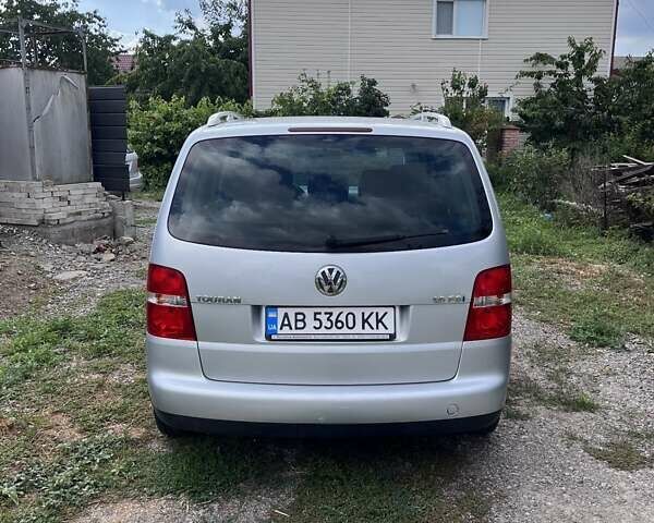 Серый Фольксваген Туран, объемом двигателя 1.6 л и пробегом 185 тыс. км за 5999 $, фото 5 на Automoto.ua