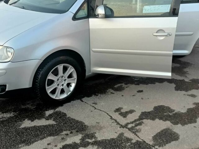 Серый Фольксваген Туран, объемом двигателя 1.6 л и пробегом 210 тыс. км за 4500 $, фото 1 на Automoto.ua