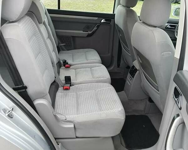 Серый Фольксваген Туран, объемом двигателя 1.6 л и пробегом 237 тыс. км за 4990 $, фото 15 на Automoto.ua