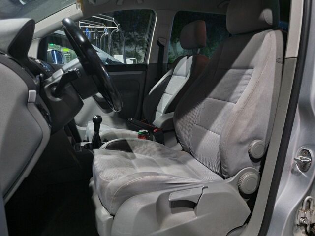 Серый Фольксваген Туран, объемом двигателя 0 л и пробегом 467 тыс. км за 2568 $, фото 3 на Automoto.ua