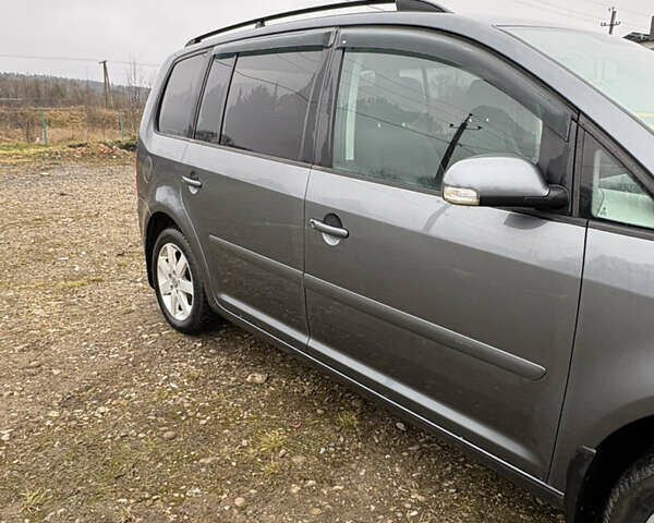 Сірий Фольксваген Туран, об'ємом двигуна 1.9 л та пробігом 290 тис. км за 6150 $, фото 4 на Automoto.ua