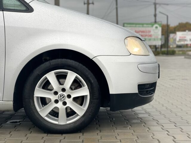 Серый Фольксваген Туран, объемом двигателя 1.9 л и пробегом 304 тыс. км за 5600 $, фото 12 на Automoto.ua