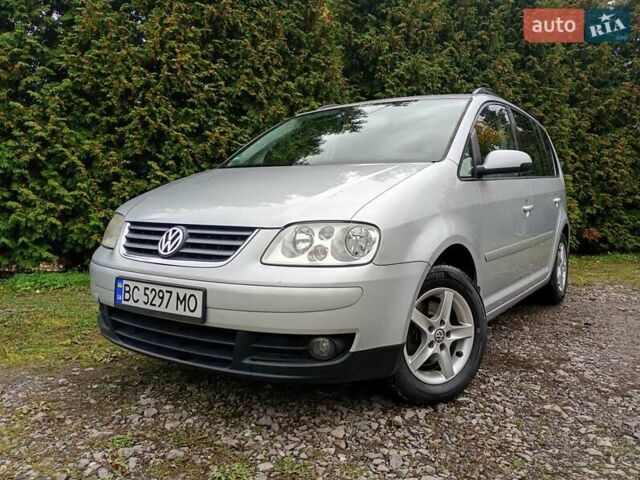 Серый Фольксваген Туран, объемом двигателя 1.6 л и пробегом 146 тыс. км за 4800 $, фото 2 на Automoto.ua