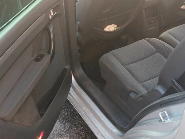 Серый Фольксваген Туран, объемом двигателя 1.6 л и пробегом 210 тыс. км за 4500 $, фото 3 на Automoto.ua