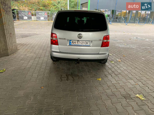 Серый Фольксваген Туран, объемом двигателя 2 л и пробегом 298 тыс. км за 6750 $, фото 5 на Automoto.ua