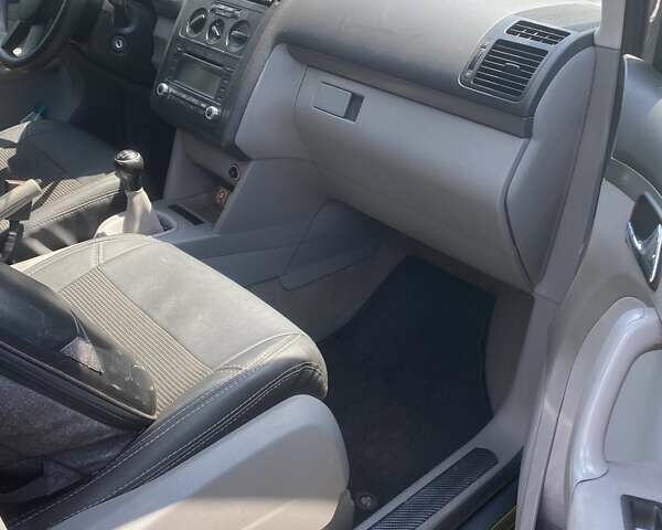 Серый Фольксваген Туран, объемом двигателя 1.6 л и пробегом 270 тыс. км за 5100 $, фото 15 на Automoto.ua