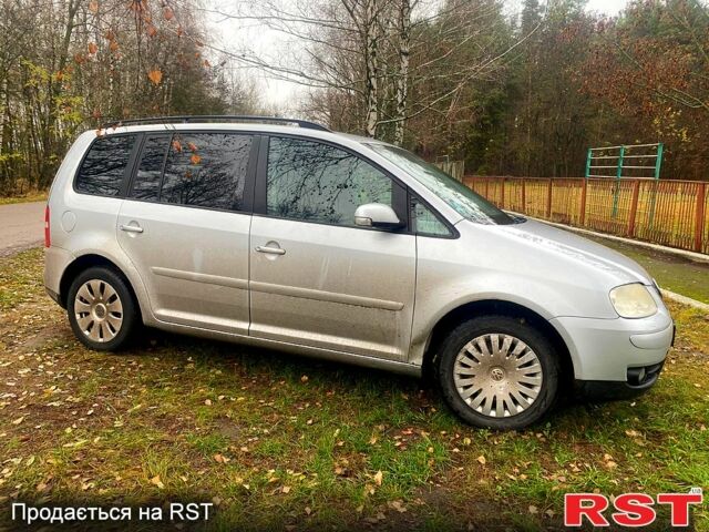 Серый Фольксваген Туран, объемом двигателя 1.9 л и пробегом 365 тыс. км за 5500 $, фото 1 на Automoto.ua