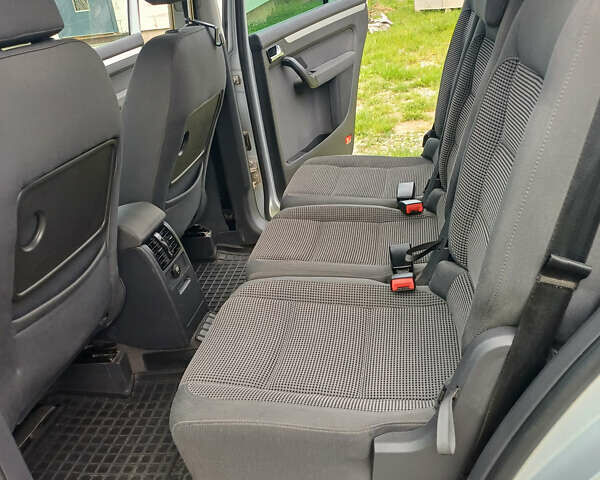 Серый Фольксваген Туран, объемом двигателя 2 л и пробегом 259 тыс. км за 5600 $, фото 6 на Automoto.ua