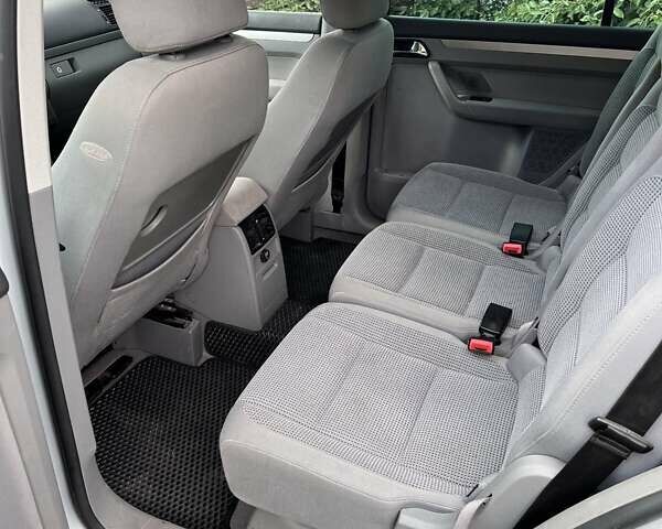 Серый Фольксваген Туран, объемом двигателя 1.6 л и пробегом 185 тыс. км за 5999 $, фото 25 на Automoto.ua