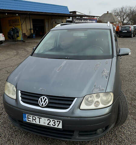 Серый Фольксваген Туран, объемом двигателя 1.9 л и пробегом 225 тыс. км за 3500 $, фото 2 на Automoto.ua