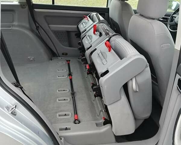 Серый Фольксваген Туран, объемом двигателя 1.6 л и пробегом 237 тыс. км за 4990 $, фото 17 на Automoto.ua