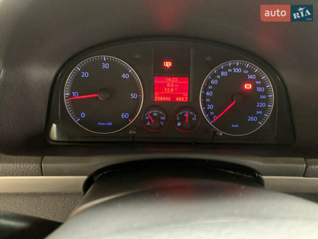 Серый Фольксваген Туран, объемом двигателя 2 л и пробегом 298 тыс. км за 6750 $, фото 11 на Automoto.ua
