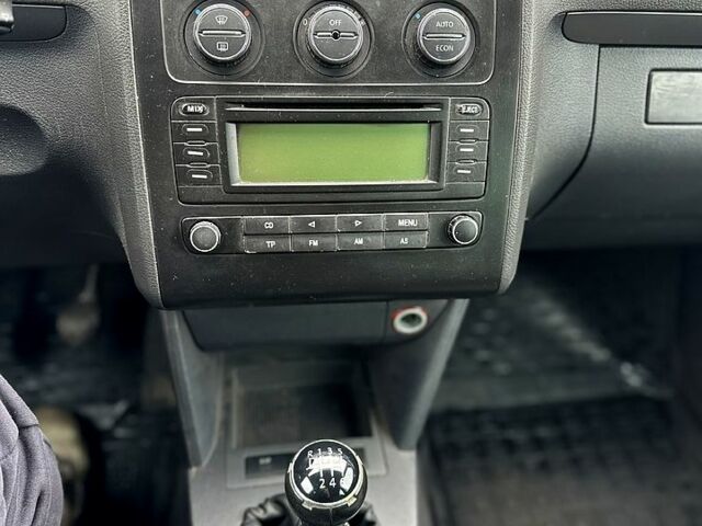 Серый Фольксваген Туран, объемом двигателя 16 л и пробегом 229 тыс. км за 4700 $, фото 12 на Automoto.ua