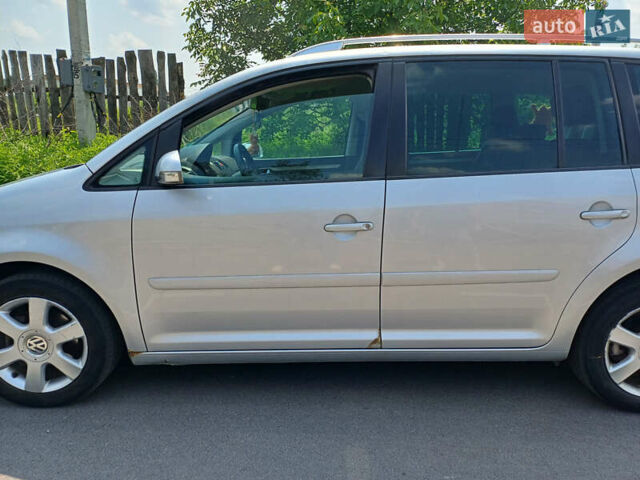 Серый Фольксваген Туран, объемом двигателя 2 л и пробегом 259 тыс. км за 5600 $, фото 16 на Automoto.ua