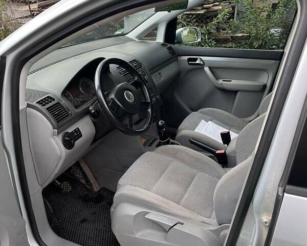 Серый Фольксваген Туран, объемом двигателя 1.6 л и пробегом 185 тыс. км за 5999 $, фото 6 на Automoto.ua