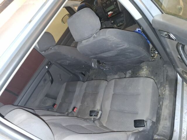 Серый Фольксваген Туран, объемом двигателя 1.6 л и пробегом 240 тыс. км за 900 $, фото 8 на Automoto.ua