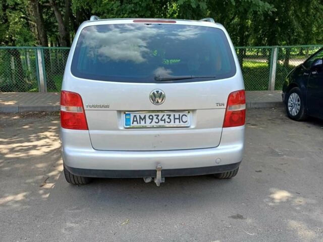 Серый Фольксваген Туран, объемом двигателя 2 л и пробегом 260 тыс. км за 5400 $, фото 8 на Automoto.ua