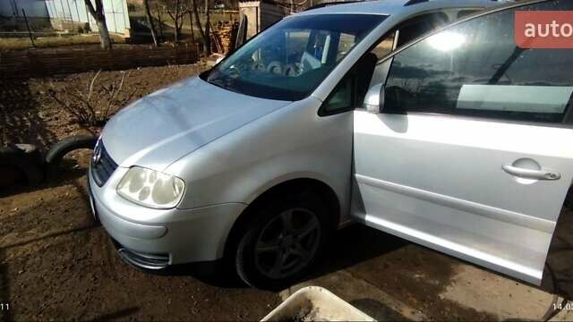 Сірий Фольксваген Туран, об'ємом двигуна 1.6 л та пробігом 261 тис. км за 5200 $, фото 6 на Automoto.ua