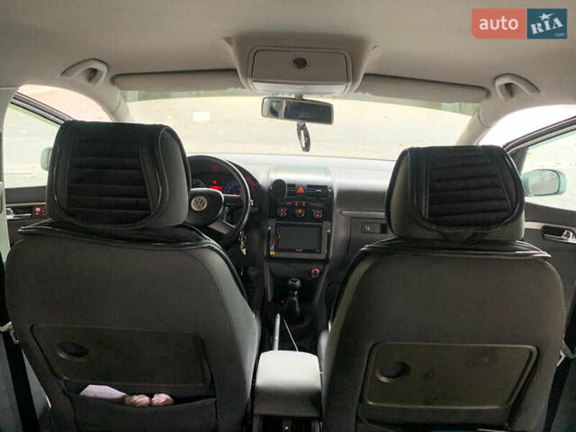 Серый Фольксваген Туран, объемом двигателя 2 л и пробегом 298 тыс. км за 6750 $, фото 10 на Automoto.ua