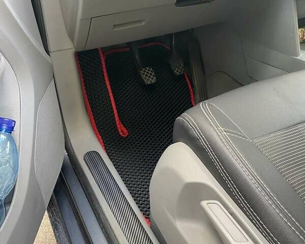 Серый Фольксваген Туран, объемом двигателя 1.6 л и пробегом 270 тыс. км за 5100 $, фото 14 на Automoto.ua