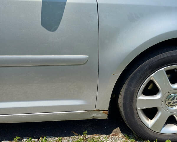 Серый Фольксваген Туран, объемом двигателя 2 л и пробегом 259 тыс. км за 5600 $, фото 28 на Automoto.ua