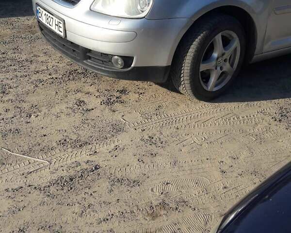 Серый Фольксваген Туран, объемом двигателя 1.9 л и пробегом 297 тыс. км за 5500 $, фото 6 на Automoto.ua