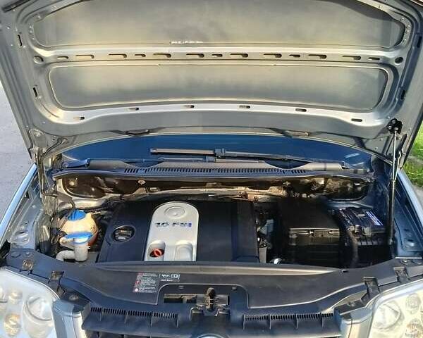 Серый Фольксваген Туран, объемом двигателя 1.6 л и пробегом 235 тыс. км за 4999 $, фото 6 на Automoto.ua