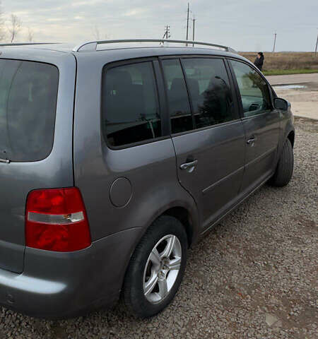 Серый Фольксваген Туран, объемом двигателя 1.9 л и пробегом 225 тыс. км за 3500 $, фото 3 на Automoto.ua