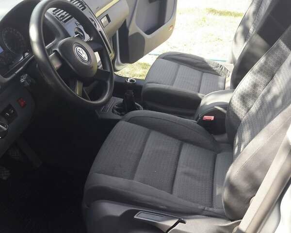 Серый Фольксваген Туран, объемом двигателя 1.9 л и пробегом 297 тыс. км за 5500 $, фото 1 на Automoto.ua