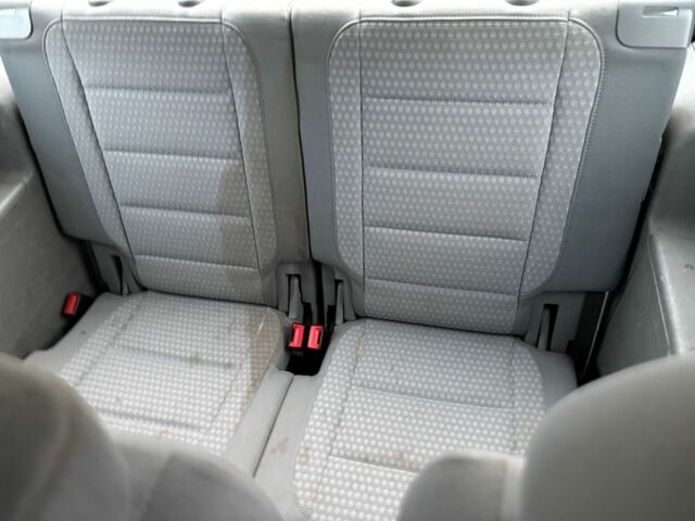 Серый Фольксваген Туран, объемом двигателя 2 л и пробегом 330 тыс. км за 2650 $, фото 7 на Automoto.ua