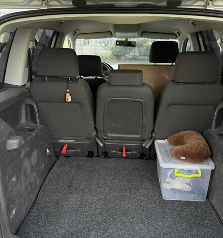 Сірий Фольксваген Туран, об'ємом двигуна 1.6 л та пробігом 344 тис. км за 4600 $, фото 6 на Automoto.ua