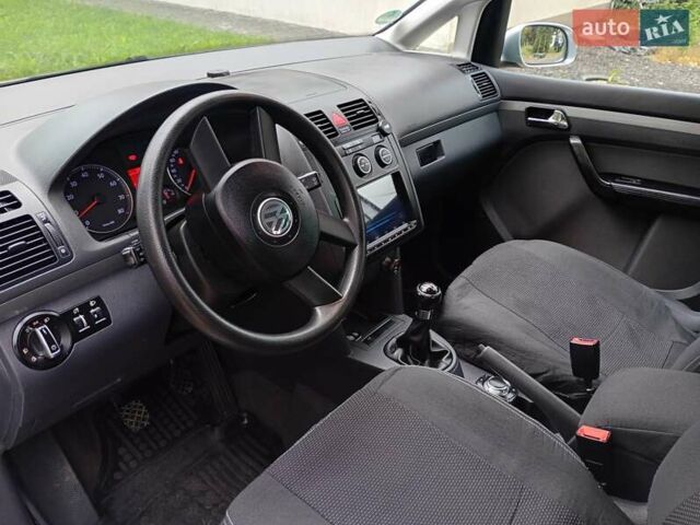 Серый Фольксваген Туран, объемом двигателя 1.6 л и пробегом 146 тыс. км за 4800 $, фото 7 на Automoto.ua
