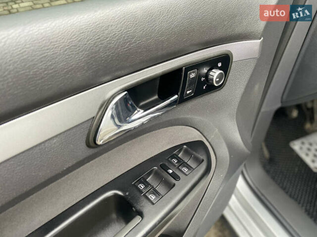 Серый Фольксваген Туран, объемом двигателя 1.9 л и пробегом 290 тыс. км за 4600 $, фото 8 на Automoto.ua