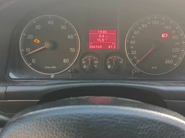 Серый Фольксваген Туран, объемом двигателя 1.6 л и пробегом 210 тыс. км за 4500 $, фото 10 на Automoto.ua