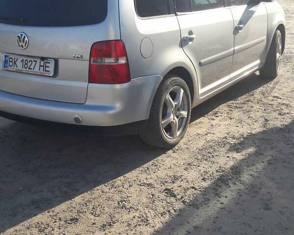 Серый Фольксваген Туран, объемом двигателя 1.9 л и пробегом 297 тыс. км за 5500 $, фото 5 на Automoto.ua