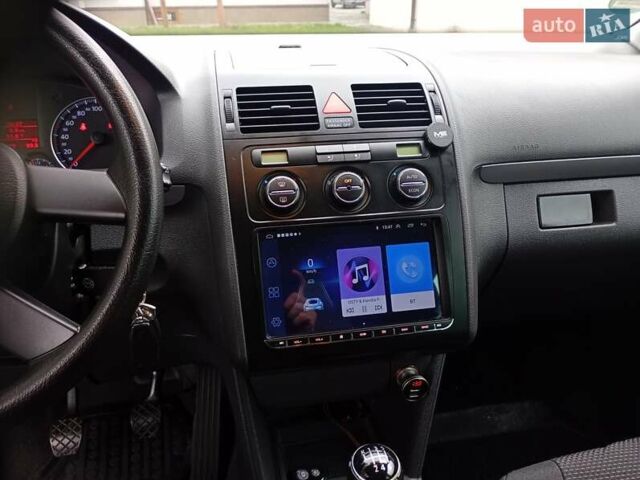 Серый Фольксваген Туран, объемом двигателя 1.6 л и пробегом 146 тыс. км за 4800 $, фото 10 на Automoto.ua