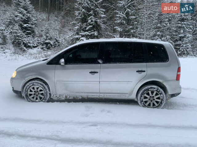 Серый Фольксваген Туран, объемом двигателя 1.6 л и пробегом 250 тыс. км за 3650 $, фото 4 на Automoto.ua