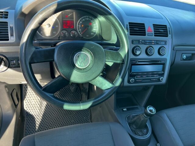 Серый Фольксваген Туран, объемом двигателя 2 л и пробегом 320 тыс. км за 4300 $, фото 6 на Automoto.ua