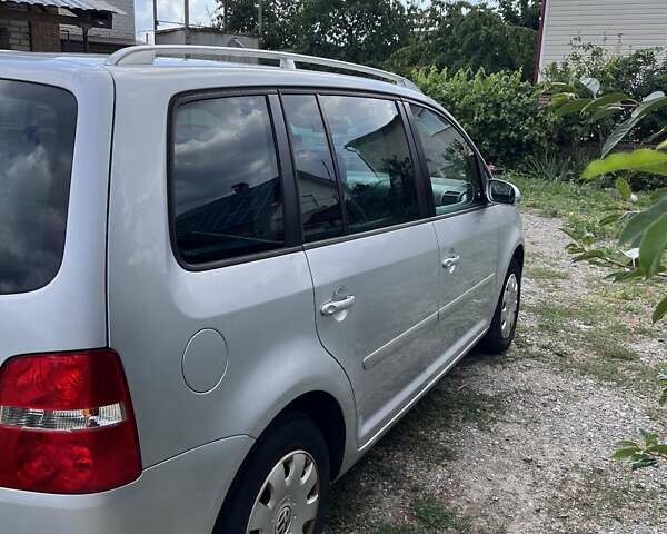 Серый Фольксваген Туран, объемом двигателя 1.6 л и пробегом 185 тыс. км за 5999 $, фото 4 на Automoto.ua